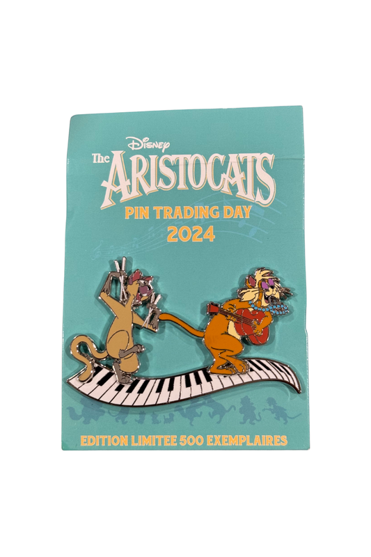 Shun Gon and Hit Cat Pin Trading Day J49