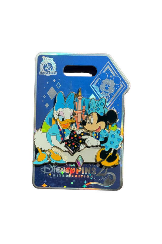 Daisy and Minnie Disney Pin Trader Life J40