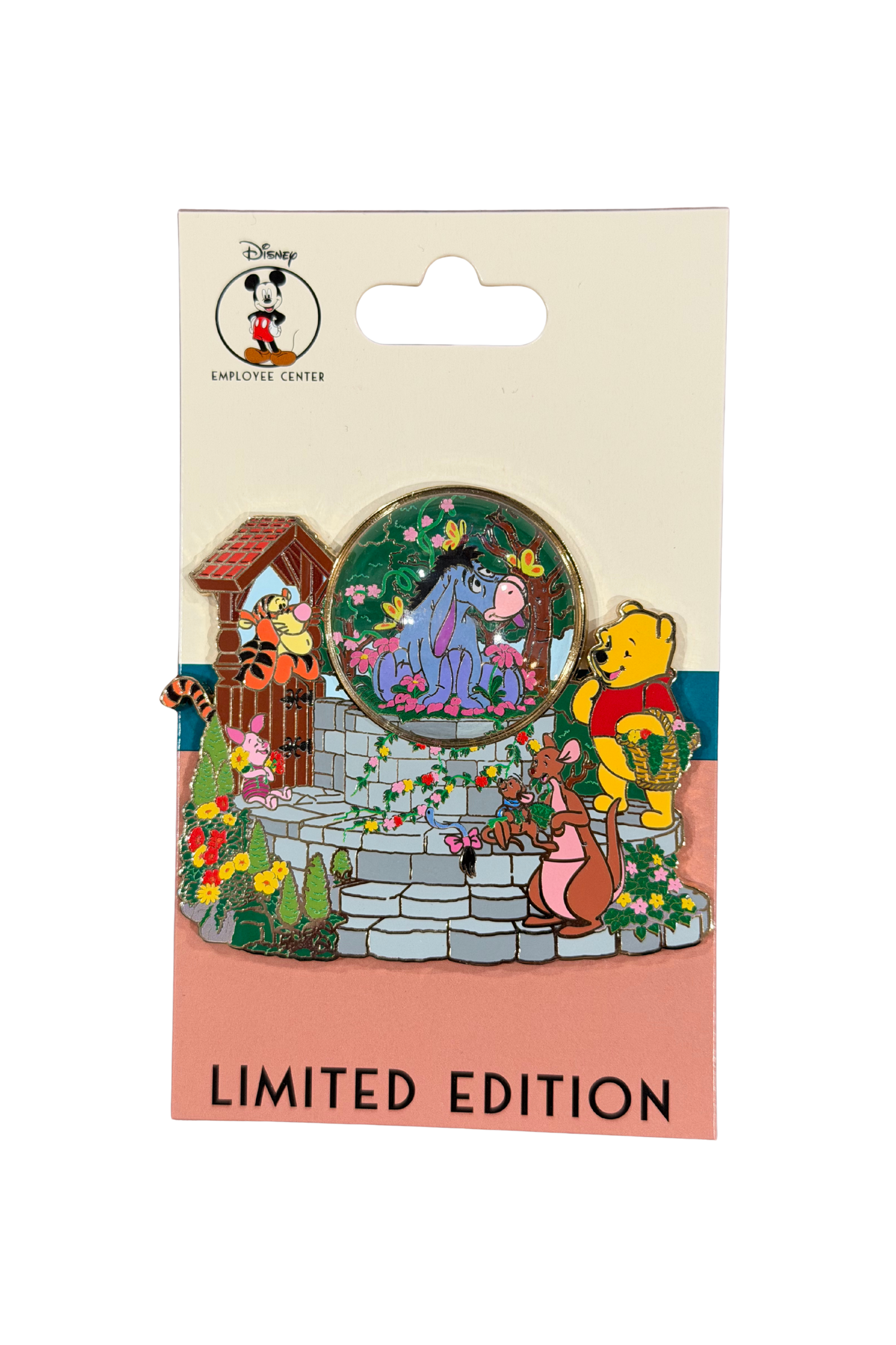 Winnie the Pooh Snow Globe J43